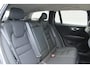Volvo V60 B4 Automaat Plus Dark | Lichtmetalen Velgen 5-Spaaks 18" | Actieve Noodgeval Assistent | Cruise Control Adaptief Met Stop&Go En Stuurhulp | Dodehoekdetectie Met Correctie | Draadloze Telefoonlader | Electronic Climate Controle | Voorstoelen + Stuurwiel verwarmend + Achterbank Verwarmend