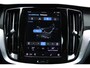 Volvo V60 B4 Automaat Plus Dark | Lichtmetalen Velgen 5-Spaaks 18" | Actieve Noodgeval Assistent | Cruise Control Adaptief Met Stop&Go En Stuurhulp | Dodehoekdetectie Met Correctie | Draadloze Telefoonlader | Electronic Climate Controle | Voorstoelen + Stuurwiel verwarmend + Achterbank Verwarmend