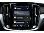 Volvo V60 B4 Automaat Plus Dark | Lichtmetalen Velgen 5-Spaaks 18" | Actieve Noodgeval Assistent | Cruise Control Adaptief Met Stop&Go En Stuurhulp | Dodehoekdetectie Met Correctie | Draadloze Telefoonlader | Electronic Climate Controle | Voorstoelen + Stuurwiel verwarmend + Achterbank Verwarmend