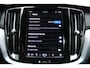 Volvo V60 B4 Automaat Plus Dark | Lichtmetalen Velgen 5-Spaaks 18" | Actieve Noodgeval Assistent | Cruise Control Adaptief Met Stop&Go En Stuurhulp | Dodehoekdetectie Met Correctie | Draadloze Telefoonlader | Electronic Climate Controle | Voorstoelen + Stuurwiel verwarmend + Achterbank Verwarmend