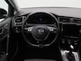 Volkswagen Golf 1.6 TDi Highline 115 Pk Automaat | Adaptive Cruise | Digitaal Dashboard | CarPlay | Navigatiesysteem | Trekhaak | Parkeersensoren |16 Inch