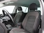Volkswagen Golf 1.6 TDi Highline 115 Pk Automaat | Adaptive Cruise | Digitaal Dashboard | CarPlay | Navigatiesysteem | Trekhaak | Parkeersensoren |16 Inch