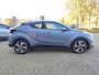 Toyota C-HR 1.8 HYBRID DYNAMIC NL-AUTO 1E-EIG BLIND SPOT KEYLESS PARK-SENSOREN NAVI APPLE/ANDROID 18'' LM-VELGEN CAMERA AD-CRUISE CLIMA