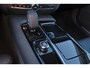 Volvo V60 T6 Recharge AWD Plus Dark - IntelliSafe Assist & Surround - 360º Camera - Harman/Kardon audio - Adaptieve LED koplampen - Verwarmde voorstoelen, stuur & achterbank - Parkeersensoren voor & achter - Elektr. bedienb. voorstoelen met geheugen - Extra getint glas - Elektr. inklapbare trekhaak - 18' LMV