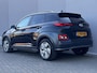 Hyundai Kona Electric EV Premium 64 kWh Automaat / Accu SoH 100% / HUD / Navigatie / Adaptieve CC / Elektr. stoelen / Stoelventilatie / Stuur-, stoel- en achterbankverwaming / Apple Carplay Android /