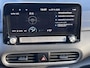 Hyundai Kona Electric EV Premium 64 kWh Automaat / Accu SoH 100% / HUD / Navigatie / Adaptieve CC / Elektr. stoelen / Stoelventilatie / Stuur-, stoel- en achterbankverwaming / Apple Carplay Android /