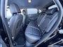 Hyundai Kona Electric EV Premium 64 kWh Automaat / Accu SoH 100% / HUD / Navigatie / Adaptieve CC / Elektr. stoelen / Stoelventilatie / Stuur-, stoel- en achterbankverwaming / Apple Carplay Android /