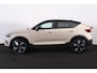 Volvo EC40 Extended Range Ultra 82 kWh - Panoramadak - IntelliSafe Assist & Surround - 360º Camera - Harman/Kardon audio - Verwarmde voorstoelen, stuur & achterbank - Parkeersensoren voor & achter - Elektr. bedienb. voorstoelen met geheugen links - Draadloze tel. lader - Warmtepomp - Extra getint glas - Elektr. inklapbare trekhaak - 19' LMV