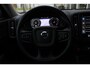 Volvo XC40 T2 Automaat Momentum Core | Achteruitrijcamera | Parkeersensoren voor en achter | BLIS | Navigatiesysteem | 17 inch Lichtmetalen velgen | Alarmklasse 3 | Bestuurdersstoel in hoogte verstelbaar | Volledige onderhoudshistorie | Lane-keeping | Adaptive Cruise Control |