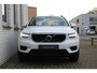 Volvo XC40 T2 Automaat Momentum Core | Achteruitrijcamera | Parkeersensoren voor en achter | BLIS | Navigatiesysteem | 17 inch Lichtmetalen velgen | Alarmklasse 3 | Bestuurdersstoel in hoogte verstelbaar | Volledige onderhoudshistorie | Lane-keeping | Adaptive Cruise Control |