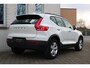 Volvo XC40 T2 Automaat Momentum Core | Achteruitrijcamera | Parkeersensoren voor en achter | BLIS | Navigatiesysteem | 17 inch Lichtmetalen velgen | Alarmklasse 3 | Bestuurdersstoel in hoogte verstelbaar | Volledige onderhoudshistorie | Lane-keeping | Adaptive Cruise Control |