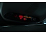 Volvo XC40 T2 Automaat Momentum Core | Achteruitrijcamera | Parkeersensoren voor en achter | BLIS | Navigatiesysteem | 17 inch Lichtmetalen velgen | Alarmklasse 3 | Bestuurdersstoel in hoogte verstelbaar | Volledige onderhoudshistorie | Lane-keeping | Adaptive Cruise Control |