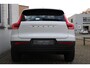 Volvo XC40 T2 Automaat Momentum Core | Achteruitrijcamera | Parkeersensoren voor en achter | BLIS | Navigatiesysteem | 17 inch Lichtmetalen velgen | Alarmklasse 3 | Bestuurdersstoel in hoogte verstelbaar | Volledige onderhoudshistorie | Lane-keeping | Adaptive Cruise Control |
