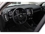Volvo XC40 T2 Automaat Momentum Core | Achteruitrijcamera | Parkeersensoren voor en achter | BLIS | Navigatiesysteem | 17 inch Lichtmetalen velgen | Alarmklasse 3 | Bestuurdersstoel in hoogte verstelbaar | Volledige onderhoudshistorie | Lane-keeping | Adaptive Cruise Control |