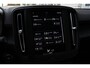 Volvo XC40 T2 Automaat Momentum Core | Achteruitrijcamera | Parkeersensoren voor en achter | BLIS | Navigatiesysteem | 17 inch Lichtmetalen velgen | Alarmklasse 3 | Bestuurdersstoel in hoogte verstelbaar | Volledige onderhoudshistorie | Lane-keeping | Adaptive Cruise Control |