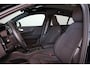 Volvo EC40 Performance Plus Black Edition 82 kWh - Panoramadak - IntelliSafe Assist & Surround - 360º Camera - Verwarmde voorstoelen, stuur & achterbank - Parkeersensoren voor & achter - Elektr. bedienb. bestuurdersstoel met geheugen - Draadloze tel. lader - Warmtepomp - Extra getint glas - Elektr. inklapbare trekhaak - 20' LMV