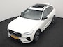 Volvo XC60 Recharge T6 AWD R-Design Plug In Hybrid 341pk Dealer O.H. PHEV | Panodak | Adaptive Cruise | 360 Camera | Google Assistent | Lederen Sportstoelen Memory & Verwarmd | Apple Carplay | Keyless | Virtual | Navigatie | DAB |