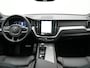 Volvo XC60 Recharge T6 AWD R-Design Plug In Hybrid 341pk Dealer O.H. PHEV | Panodak | Adaptive Cruise | 360 Camera | Google Assistent | Lederen Sportstoelen Memory & Verwarmd | Apple Carplay | Keyless | Virtual | Navigatie | DAB |