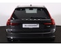 Volvo V90 T6 Recharge AWD Plus Dark - IntelliSafe Assist & Surround - 360º Camera - Harman/Kardon audio - Adaptieve LED koplampen - Verwarmde voorstoelen, stuur & achterbank - Parkeersensoren voor & achter - Elektr. bedienb. voorstoelen met geheugen - Extra getint glas - Elektr. inklapbare trekhaak - 19' LMV