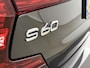 Volvo S60 T6 Recharge Ultimate Dark | 19" | Sportstoelen | Trekhaak | Getint glas | Panoramadak | Head-up | Harman Kardon | Elektr. verst. stoelen | Full LED | Stoel/stuur/achterbankverwarming