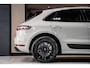 Porsche Macan 2.9 Turbo|Krijtgrijs|Pano|Leder|Chrono|Luchtv.