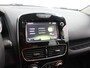Renault Clio 0.9 TCe Intens Airco auto, Bluetooth, Boordcomputer, Cruise control, Elek. Stabiliteits Programma, Elek. remkrachtverdeling, Parkeersensoren achter, Start/stop systeem De Renault Clio 0.9 TCe Intens combineert Franse flair met slimme efficiëntie. Compact van buiten, verrassend ruim van binnen – perfect voor wie stijlvol door de stad wil rijden zonder in te