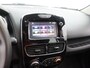 Renault Clio 0.9 TCe Intens Airco auto, Bluetooth, Boordcomputer, Cruise control, Elek. Stabiliteits Programma, Elek. remkrachtverdeling, Parkeersensoren achter, Start/stop systeem De Renault Clio 0.9 TCe Intens combineert Franse flair met slimme efficiëntie. Compact van buiten, verrassend ruim van binnen – perfect voor wie stijlvol door de stad wil rijden zonder in te