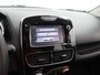 Renault Clio 0.9 TCe Intens Airco auto, Bluetooth, Boordcomputer, Cruise control, Elek. Stabiliteits Programma, Elek. remkrachtverdeling, Parkeersensoren achter, Start/stop systeem De Renault Clio 0.9 TCe Intens combineert Franse flair met slimme efficiëntie. Compact van buiten, verrassend ruim van binnen – perfect voor wie stijlvol door de stad wil rijden zonder in te