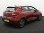 Renault Clio 0.9 TCe Intens Airco auto, Bluetooth, Boordcomputer, Cruise control, Elek. Stabiliteits Programma, Elek. remkrachtverdeling, Parkeersensoren achter, Start/stop systeem De Renault Clio 0.9 TCe Intens combineert Franse flair met slimme efficiëntie. Compact van buiten, verrassend ruim van binnen – perfect voor wie stijlvol door de stad wil rijden zonder in te