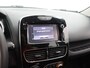 Renault Clio 0.9 TCe Intens Airco auto, Bluetooth, Boordcomputer, Cruise control, Elek. Stabiliteits Programma, Elek. remkrachtverdeling, Parkeersensoren achter, Start/stop systeem De Renault Clio 0.9 TCe Intens combineert Franse flair met slimme efficiëntie. Compact van buiten, verrassend ruim van binnen – perfect voor wie stijlvol door de stad wil rijden zonder in te