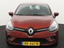 Renault Clio 0.9 TCe Intens Airco auto, Bluetooth, Boordcomputer, Cruise control, Elek. Stabiliteits Programma, Elek. remkrachtverdeling, Parkeersensoren achter, Start/stop systeem De Renault Clio 0.9 TCe Intens combineert Franse flair met slimme efficiëntie. Compact van buiten, verrassend ruim van binnen – perfect voor wie stijlvol door de stad wil rijden zonder in te