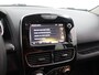 Renault Clio 0.9 TCe Intens Airco auto, Bluetooth, Boordcomputer, Cruise control, Elek. Stabiliteits Programma, Elek. remkrachtverdeling, Parkeersensoren achter, Start/stop systeem De Renault Clio 0.9 TCe Intens combineert Franse flair met slimme efficiëntie. Compact van buiten, verrassend ruim van binnen – perfect voor wie stijlvol door de stad wil rijden zonder in te