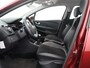 Renault Clio 0.9 TCe Intens Airco auto, Bluetooth, Boordcomputer, Cruise control, Elek. Stabiliteits Programma, Elek. remkrachtverdeling, Parkeersensoren achter, Start/stop systeem De Renault Clio 0.9 TCe Intens combineert Franse flair met slimme efficiëntie. Compact van buiten, verrassend ruim van binnen – perfect voor wie stijlvol door de stad wil rijden zonder in te