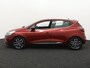 Renault Clio 0.9 TCe Intens Airco auto, Bluetooth, Boordcomputer, Cruise control, Elek. Stabiliteits Programma, Elek. remkrachtverdeling, Parkeersensoren achter, Start/stop systeem De Renault Clio 0.9 TCe Intens combineert Franse flair met slimme efficiëntie. Compact van buiten, verrassend ruim van binnen – perfect voor wie stijlvol door de stad wil rijden zonder in te