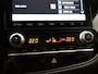Mitsubishi Outlander 2.4 PHEV Intense+ - CRUISE CONTROL - CAMERA - LICHTMETALEN VELGEN 18 INCH - CLIMATE CONTROL - STOELVERWARMING VOORZIJDE - EXTRA GETINT GLAS - KEYLESS ENTRY/START