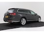 Volkswagen Passat Variant 1.5 TSI Highline Business | Trekhaak | 3-Zone Climate Control | Camera | Sportstoelen |