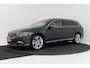 Volkswagen Passat Variant 1.5 TSI Highline Business | Trekhaak | 3-Zone Climate Control | Camera | Sportstoelen |