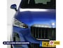 BMW 2-Serie Active Tourer 218i M-Sport automaat | 19 inch Individual Panoramadak | Harman Kardon | HUD Adaptive cruise, 360 Camera, PDC V+A,  El.verstelbare stoel met geheurgen, Elektrische achterklep, Keyless