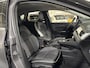 Renault Captur 140PK TCe Intens Automaat | 360 Camera | Stoelverwarming | Navi | Apple CarPlay/Android Auto | Lichmetalen Velgen | Cruise Control | Privacy Glass | Digital Cockpit | Licht & Regen Sensor |