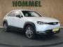 Mazda MX-30 e-SkyActiv 145 First Edition 36 kWh - SOH 94.6%! - ORIGINEEL NEDERLANDSE AUTO - ADAPTIEVE CRUISE CONTROL - APPLE CARPLAY/ANDROID AUTO - DODEHOEKDETECTIE - NAVIGATIE - HEAD UP DISPLAY - EXTRA GETINT GLAS - CLIMATE CONTROL - STOELVERWARMING VOORZIJDE -