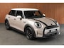 MINI Cooper Mini 1.5 Navi Leer Camera PDC Carplay Keyless LM velgen Zwarte binnenhemel Stoelverwarming Sportstoelen LED BTW auto!