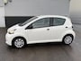 Toyota Aygo 1.0 VVT-i Now NL auto, dealer onderhouden, boekjes compleet, airconditioning, neerklapbare achterbank, centrale deurvergrendeling met afst.bediening