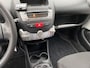 Toyota Aygo 1.0 VVT-i Now NL auto, dealer onderhouden, boekjes compleet, airconditioning, neerklapbare achterbank, centrale deurvergrendeling met afst.bediening