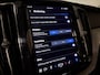 Volvo XC60 T8 AWD Recharge Plus Bright Long Range | Trekhaak | 455pk | Adaptieve Cruise Control | Stoel en Stuurwielverwarming | Schuifdak | Full LED Meesturende koplampen | Pilot Assist | Parkeercamera | Elektrische voorstoelen geheugen | Lederen bekleding | Zittin