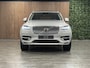 Volvo XC90 T8 AWD Recharge Ultimate Bright | Trekhaak | All Season Banden | 360° Camera | Head-Up Display | Harman Kardon | 455pk | Alcantara hemelbekleding | Adaptieve Cruise Control | Standkachel met Volvo On Call App | Stoelverwarming voor+achter | Stuurwielverwa