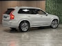 Volvo XC90 T8 AWD Recharge Ultimate Bright | Trekhaak | All Season Banden | 360° Camera | Head-Up Display | Harman Kardon | 455pk | Alcantara hemelbekleding | Adaptieve Cruise Control | Standkachel met Volvo On Call App | Stoelverwarming voor+achter | Stuurwielverwa