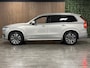 Volvo XC90 T8 AWD Recharge Ultimate Bright | Trekhaak | All Season Banden | 360° Camera | Head-Up Display | Harman Kardon | 455pk | Alcantara hemelbekleding | Adaptieve Cruise Control | Standkachel met Volvo On Call App | Stoelverwarming voor+achter | Stuurwielverwa