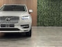 Volvo XC90 T8 AWD Recharge Ultimate Bright | Trekhaak | All Season Banden | 360° Camera | Head-Up Display | Harman Kardon | 455pk | Alcantara hemelbekleding | Adaptieve Cruise Control | Standkachel met Volvo On Call App | Stoelverwarming voor+achter | Stuurwielverwa