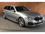 BMW 5-Serie Touring 520i High Exe M-pakket Head-up Navi Elektr. achterklep Camera Carplay Virtual Elektr. uitklapbare trekhaak Matrix ACC Stoelverwarming DAB Climate (3-zone) PDC Memory LM velgen BTW auto