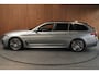 BMW 5-Serie Touring 520i High Exe M-pakket Head-up Navi Elektr. achterklep Camera Carplay Virtual Elektr. uitklapbare trekhaak Matrix ACC Stoelverwarming DAB Climate (3-zone) PDC Memory LM velgen BTW auto